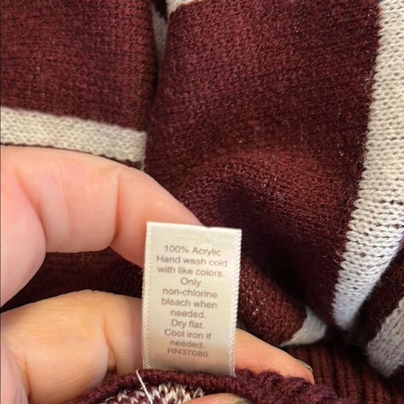 CATO One Size Fits Most Burgundy Maroon White Windowpane Grid Poncho Full Zip - Picture 7 of 7